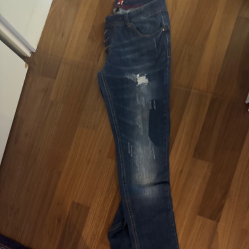 Verwaschene Jeans, zu finden am Stand 9 bei Dein Kleiderbügel