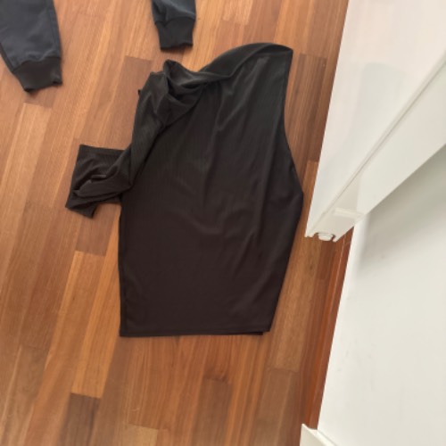 Asymmetrisches Kleid schwarz, zu finden am Stand 9 bei Dein Kleiderbügel