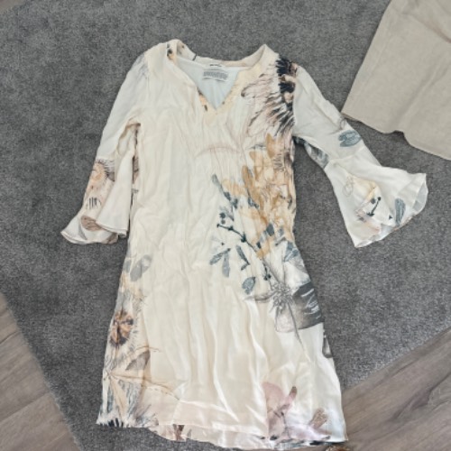 Kleid Creme mos Mosch , zu finden am Stand 9 bei Dein Kleiderbügel