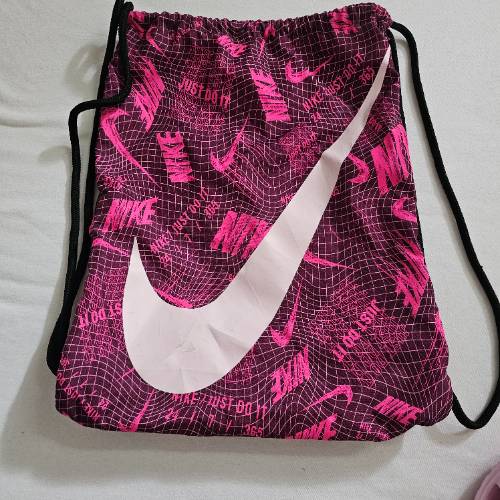 Nike Rucksack pink, zu finden am Stand 46 bei Dein Kleiderbügel