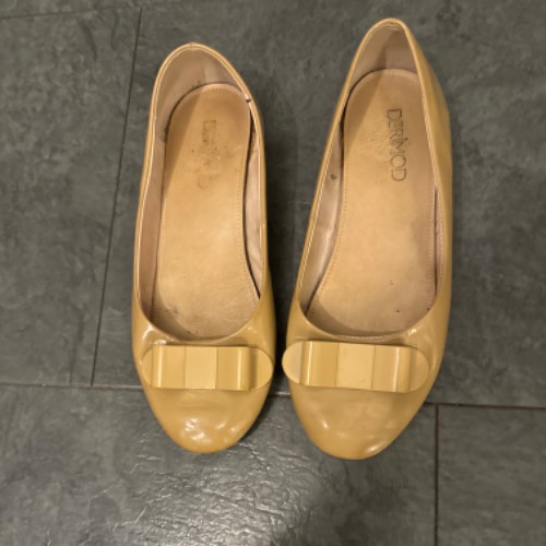 Ballerina beige., zu finden am Stand 9 bei Dein Kleiderbügel