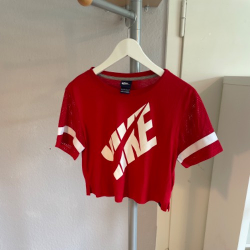 T-Shirt, Nike, Gr. XS, rot, zu finden am Stand 16 bei Dein Kleiderbügel