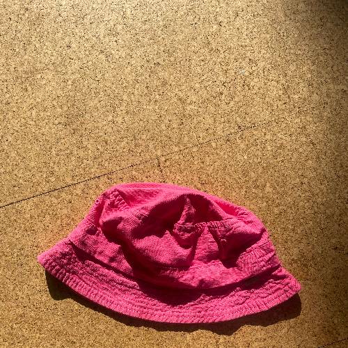 Bucket hat pink, zu finden am Stand 33 bei Dein Kleiderbügel