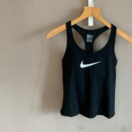 Nike Sportoberteil, zu finden am Stand 35 bei Dein Kleiderbügel