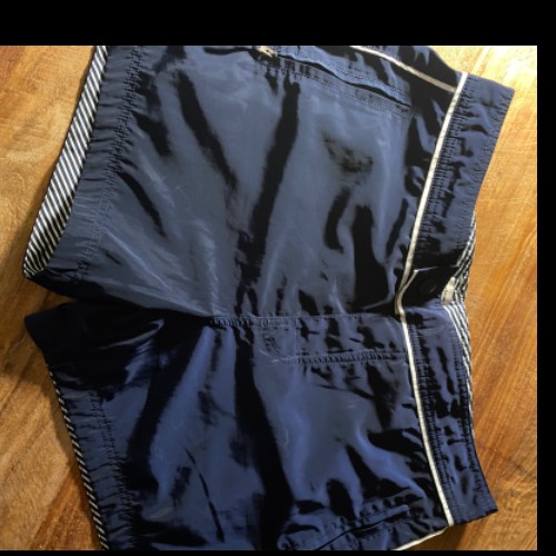 Coast Badeshort Gr. L, zu finden am Stand 105 bei Dein Kleiderbügel