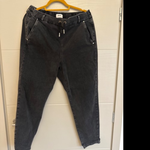 Jeans Pants  Größe: 42, zu finden am Stand 23 bei Dein Kleiderbügel