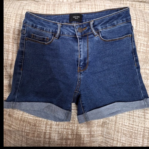 Kurze Jeansshorts Gr. XS, zu finden am Stand 22 bei Dein Kleiderbügel