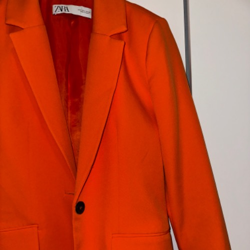 Zara Blazer Orange  Größe: 36, zu finden am Stand 73 bei Dein Kleiderbügel